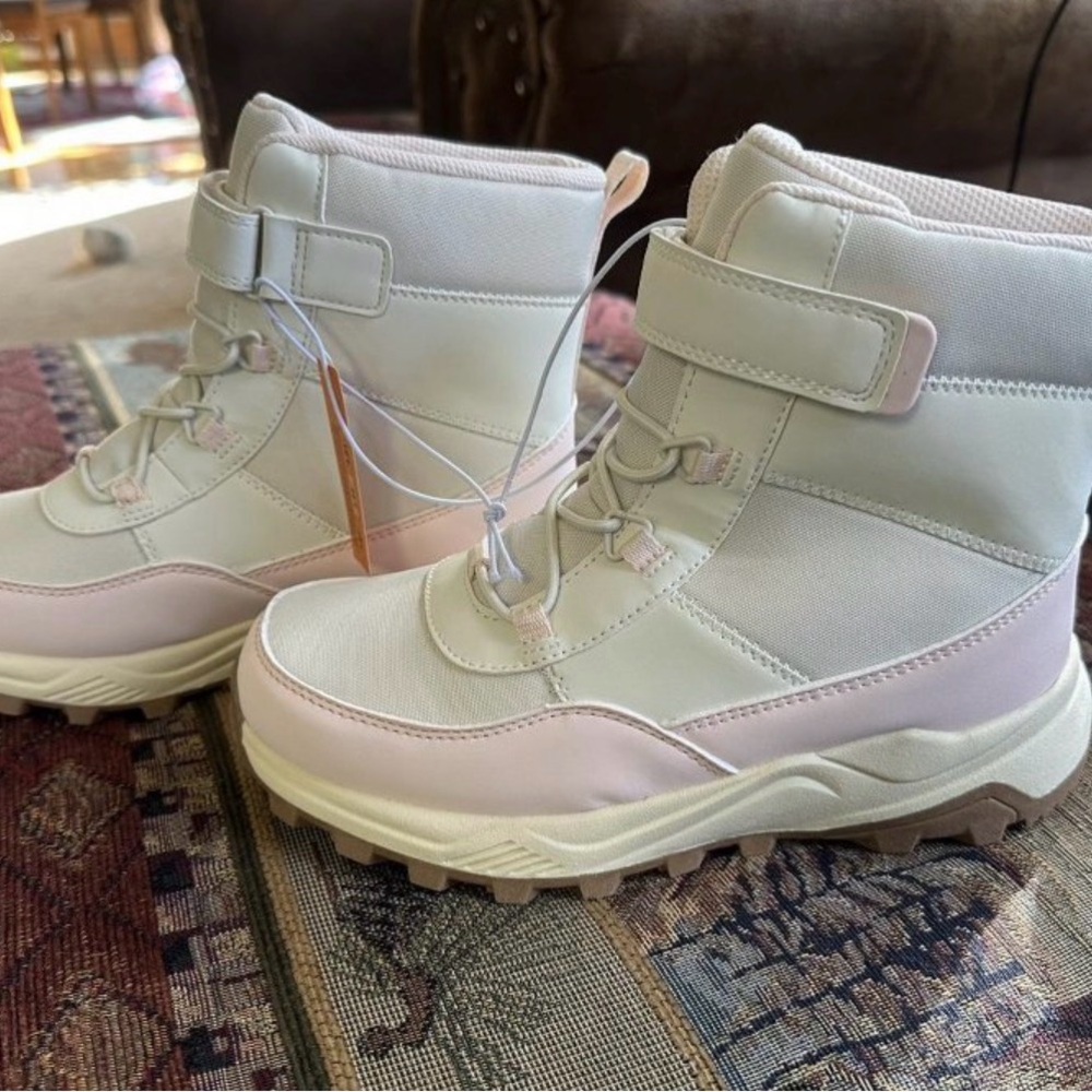 Cat & Jack Kids Boots in Light Cream and Soft Pink